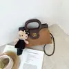 Bolsa de veludo curtido vegetal, bolsa de mão moderna, novo modelo 2026, bolsa de ombro e transversal acolchoada com corrente estilo Chanel