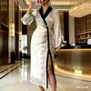 Vestido Nuevo Temu Amazon Transfronterizo con Acabado de Alta Gama, Cuello en V, Moldeador, Estampado Elegante, Abertura, Vestido Sexy de Verano para Mujer
