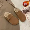 Bestseller de invierno 2026 estilo nuevo Birkenstock cómodos antideslizantes forrados de felpa cálidos zapatos de algodón zapatillas de media caña planas de moda para mujer zapatillas de algodón