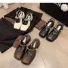 Sapatos Mary Jane de Couro com Saia Novos Versáteis 2025 Celebridade da Internet Estilo Coreano Sapatos de Verão Estilo Ins Moda de Viagem
