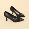 Zapatos de tacón fino color blanco roto para entrevista de mujer Modelo Nuevo 2026 Zapatos negros profesionales para el trabajo Auxiliar de vuelo Funcionario Zapatos formales de tacón alto