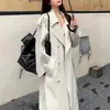Trench coat branco de comprimento médio para mulheres, primavera/outono 2026, tamanho petite, estilo britânico, acinturado, fluido, toque de alta qualidade