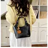 Bolso cubo de estilo coreano, chic y minimalista para mujer; bolso de hombro nuevo, moderno y retro; versátil para ir al trabajo y el uso diario; bolso elegante