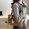 Bolsa de trabalho estilo retrô preguiçoso, bolsa de ombro axilar casual simples e portátil para o inverno 2024