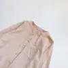 Camisa rosa claro, estilo francês, artística - uma peça única, feita à mão! Camisa versátil, natural, de algodão de alta densidade com design minimalista, perfeita como um top feminino
