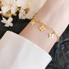 Pulsera Europea y Americana Transfronteriza Dorada Hueca de Trébol de Cuatro Hojas para Mujer Verano Acero de Titanio de Alta Gama No Desvanecible Joyería de Mano de Moda