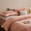 Juego de ropa de cama de lujo para bebé estilo francés: juego de cuatro piezas con funda de edredón y sábana de terciopelo de leche de pelo corto, perfecto para el calor del otoño y el invierno