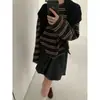 Este otoño, una camiseta de punto de manga larga holgada con cuello redondo y diseño de rayas color-block retro americano es imprescindible para mujer