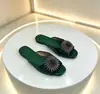 Nuevas sandalias planas de flor con pedrería para primavera y verano 2026 para mujer, zapatillas de exterior versátiles y de moda