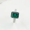 Anillo europeo y americano de plata S925 para mujer con esmeralda cultivada en laboratorio, diamantes laterales de cuatro garras, adecuado para ir al trabajo, cenas, bodas y como regalo