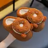 Zapatos de algodón de invierno para niños, unisex, cálidos y forrados de felpa, con suela antideslizante, adecuados para usar en interiores, y diseñados tanto para padres como para niños.