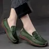Novas Sapatilhas Femininas de Couro Slip-On Planas Retro Versáteis Primavera 2026, Sapatos Versáteis para Mães, Sapatos de Solado Macio