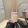 Bolsa de Ombro Transversal Balde Texturizada Verão 2026 Novo Estilo Elegante Patchwork Tecida Tendência Design de Letras Fashion Versátil para o Dia a Dia