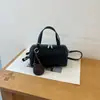 Bolsa pequena de nicho da moda para mulheres, nova moda outono 2026 vintage, bolsa de ombro e transversal para o dia a dia