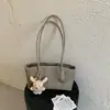 Bolso de Alto Valor Estético con un Ambiente Vintage Relajado, Bolso de Gran Capacidad, Nuevo Bolso de Hombro Tote para el Verano 2026