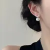 Brincos de Pérola em Forma de Laço Femininos Exquisitos Moda Luxo Leve Brincos de Trabalho Brincos com Sentido de Design Avançado Brincos com Zircônia