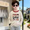 Camiseta de manga larga a rayas de algodón puro versátil para niños, para primavera y otoño, para niños mayores, camiseta moderna y casual a la moda para niños