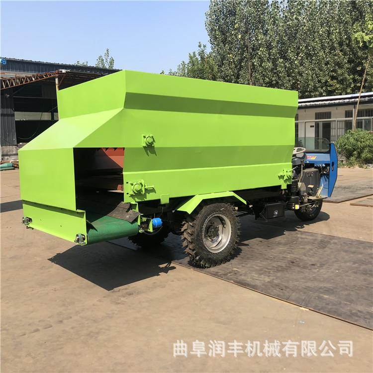 饲料撒料车