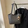 Bolso de mujer nuevo transfronterizo 2026, moderno y a la moda, bolso tote de alta gama, gran capacidad, nicho, simple, bolso de hombro para el día a día