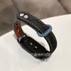 Correa de Doble Tachuela de Mezclilla Lavada Adecuada para Apple Watch 10 S11 Huawei Fit4 Gt6 Xiaomi 10 Pulsera de Cuero