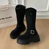 Botas de moda outono e inverno 2026 com sola grossa para emagrecer, estilo europeu e americano, salto grosso, botas longas que aumentam a altura para mulheres, com detalhes de fivela em camurça