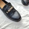 Mocassins de Pele de Ovelha com Textura Manual para Todas as Estações Sapatos Femininos Retrô Britânicos Sapatos Pequenos de Couro Preguiçosos Mocassins de Commuter de Uma Perna