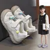 Zapatos para Niñas Bajos Transpirables de Malla Zapatos 2026 Verano Nuevos Huecos de Malla Simple Niña Pequeña Punta Cerrada Sandalias Anti-Pateaduras