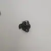 Herramienta para acortar camisetas con cierre magnético para arreglar las perneras de los pantalones, evitar que arrastren por el suelo y crear un dobladillo limpio.; metal de aleación con un brillo metálico