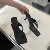 Chanclas de tacón de aguja de estilo francés de alta gama, para mujer, para uso exterior en verano, nuevas sandalias de vacaciones 2026