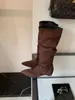 []Botas de punta fina, con aumento de altura interior, corte ajustado, colección otoño/invierno 2026, patchwork de ante, diseño plisado, botas hasta la rodilla para mujer