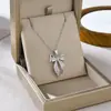 Nuevo producto transfronterizo: Cadena de clavícula elegante y versátil de lujo ligero con incrustaciones de microdiamantes, collar de acero de titanio, accesorio de joyería que no se decolora