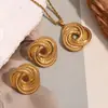 Moda Europea y Americana Elegantes Aretes Retro de Diseño Nicho Acero Inoxidable Chapado en Oro de 18K Collar Enroscado con Anillo