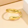 Accesorios de Acero de Titanio Anillo Personalizado para Mujer Diseño de Manos Abrazándose Suave Nicho Anillo Abierto Joyería Hidráulica de Acero Inoxidable