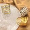 Anillos Retro Europeos y Americanos de Acero de Titanio con Líneas Multicapa, Anillos Personalizados de Acero Inoxidable Chapado en Oro de 18K con Textura Martillada de Lujo Ligero para Mujeres al por Mayor