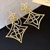 Pendientes de mariposa plisados con incrustaciones de diamantes de aguja plateada, pendientes de moda estilo artístico retro vintage, pendientes de temperamento de nicho de lujo ligero para mujer