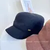 Sombrero de Lana de Equitación de Moda para Mujer, Gorra de Boina Cálida de Otoño e Invierno con Pequeña Etiqueta Dorada, Sombrero de Moda Versátil y a la Moda