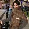 Nuevo Bufanda de Gelatina Roja Arcoíris para Mujer, Cálido de Invierno Versátil de Gama Alta Cuello de Punto, Elegante para el Año Nuevo