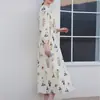 2026 Europeu e Americano Transfronteiriço Roupas Femininas Casuais Streetwear Fresco Doce Estilo Estampado Gola Redonda Manga Longa Cintura Marcada Vestido Longo