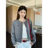 Cárdigan gris para mujer, nueva colección de principios de otoño 2026 para mujer, bordado de mariposas, top estilo coreano, chaqueta suéter