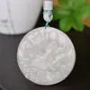 Venta al por mayor de fábrica colgante de jade con paisaje de esmeralda Tianshan jade blanco con jade redondo de esmeralda collar de jade para hombre y mujer