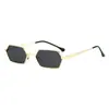 Gafas de Sol de Moda Calle Cuadrado Personalizado Negro Marco Pequeño Moda Hombres y Mujeres Retro Europeo y Americano Metal de Alta Gama