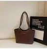 Bolsa Transfronteriza Simple Casual de Gran Capacidad para Mujer Nueva Moda Nicho Bolso Tote para el Trabajo Versátil Bolso de Hombro Único para el Brazo