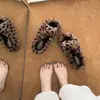Pantuflas de Piel con Estampado de Leopardo Bicolor de una Sola Tira para Mujer 2026 Otoño/Invierno Calientes para Exterior e Interior Felpa Suela Gruesa Punta Abierta de Algodón ins