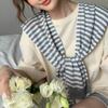 Chal clásico a rayas del mismo estilo de Meiyang con protección para el cuello de habitación con aire acondicionado de lana con hombros cruzados y forma cóncava apilada para mujer