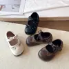 Zapatos Infantiles 2026 Otoño Nuevo Estilo Dulce Lunares Zapatos Pequeños de Cuero para Niñas con Cierre de Velcro Lazo y Suela Suave Zapatos de Bebé