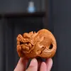 Yuhualong Taihang Talla en Madera de Tuya Mango de Pez Dragón Pieza de Manillar Cabeza de Dragón Cuerpo de Pez Talla en Madera Maciza Colgante para Coche Decoración Estilo Nacional