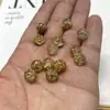 Estilo Marea Nacional Lámina de Oro Agujero Parcial Hebilla de Cheongsam Traje Tang Hanfu Botón Decorativo de Agujero Recto DIY Costura Hecha a Mano Pulsera Cuentas