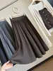 Saia midi plissada de lã estilo preppy coreano para mulheres, nova coleção outono 2026, cintura alta, modelagem que afina a silhueta e valoriza o corpo, saia evasê
