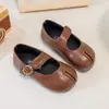 Sapatos de couro infantis, nova coleção outono 2026: sapatos de princesa modernos e retrô para meninas pequenas, estilo coreano, mocassins estilosos para meninas