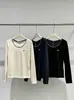 Camiseta básica de color liso estilo coreano con cuello a color y bordado de corazón, nueva colección otoño 2026, holgada, casual, de cuello redondo, manga larga